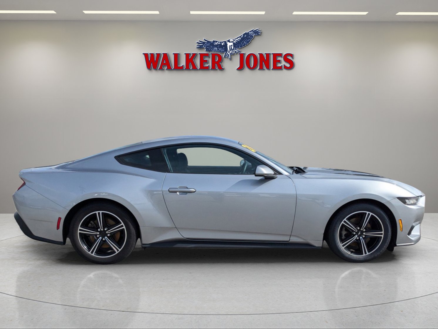 Used 2024 Ford Mustang Coupe RWD image 3