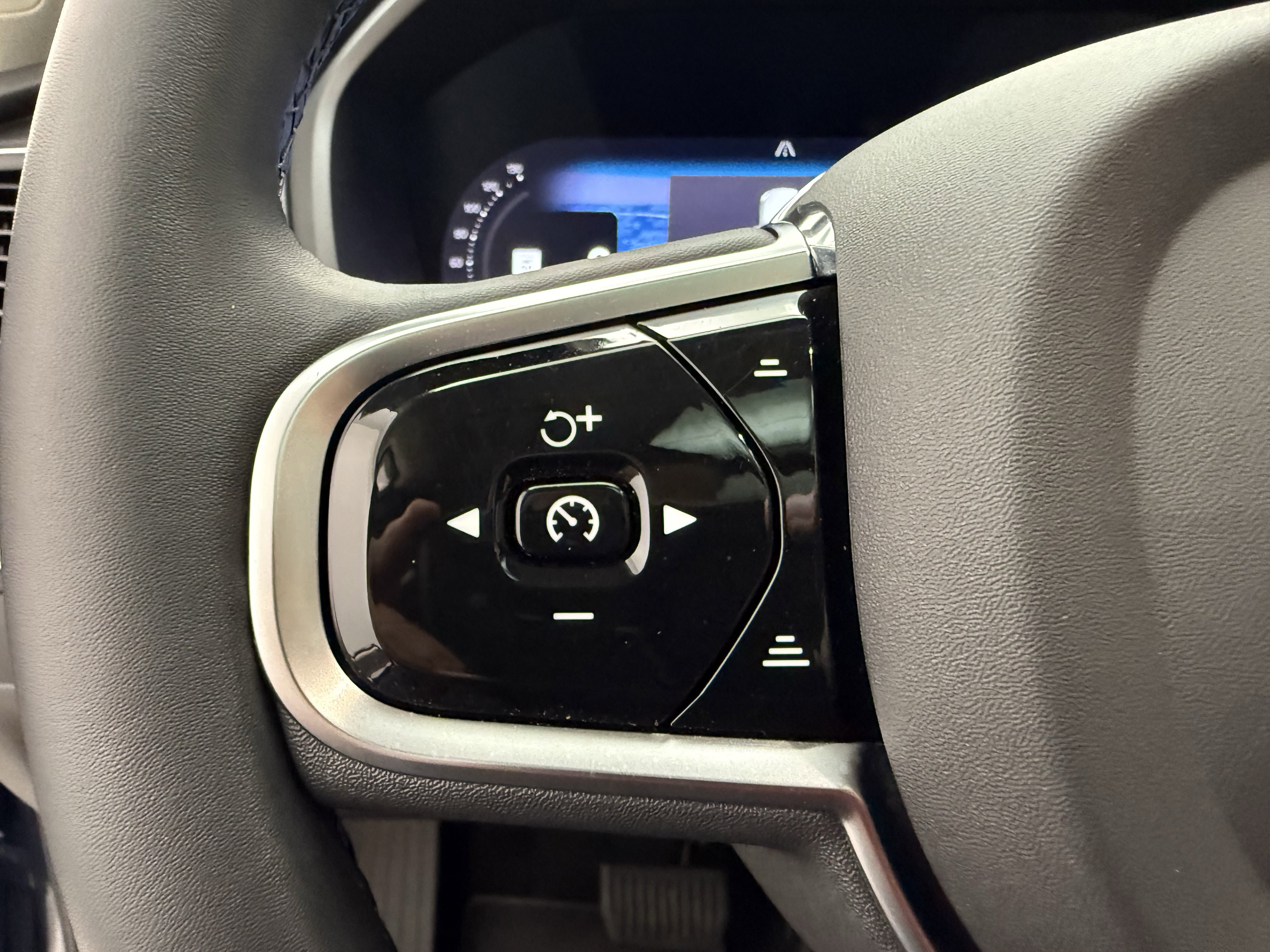 Certified 2023 Volvo XC90 B5 Core w/ Protection Package Premier AWD/4WD image 16