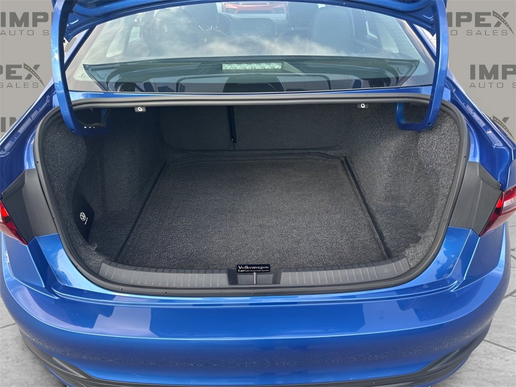 Used 2024 Volkswagen Jetta SE image 28