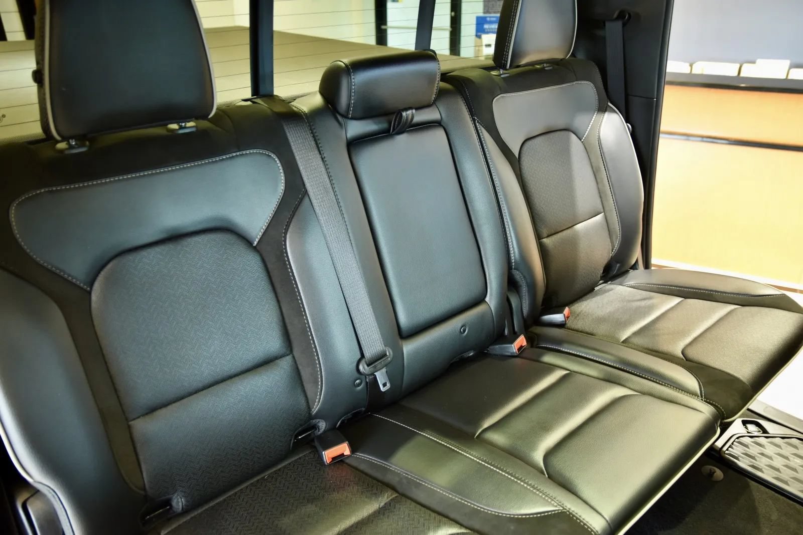 Used 2023 RAM 1500 Laramie AWD/4WD image 23