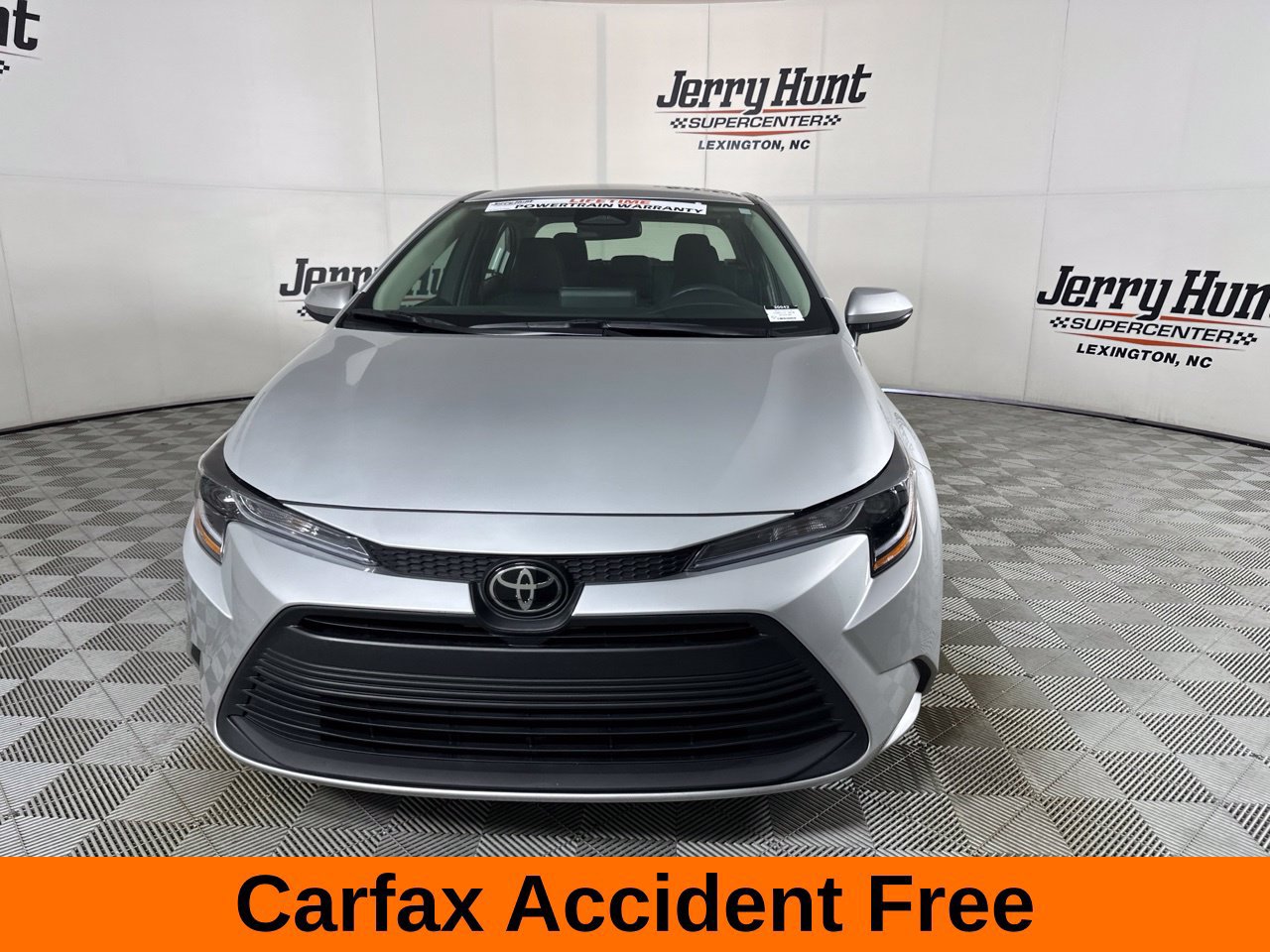 Used 2025 Toyota Corolla LE w/ Convenience Package FWD image 3