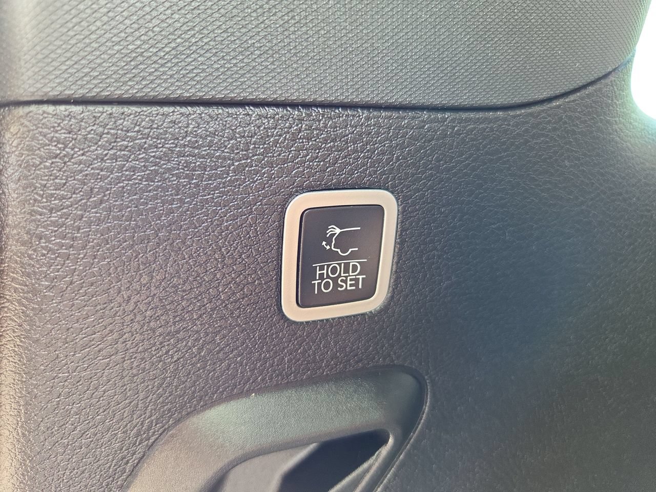Used 2025 Jeep Wagoneer 4WD image 12