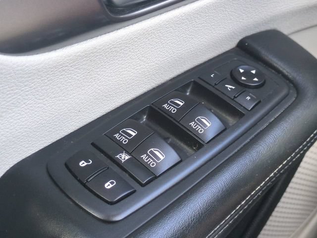Used 2018 Chrysler Pacifica Limited w/ Advanced Safetytec Group FWD image 25