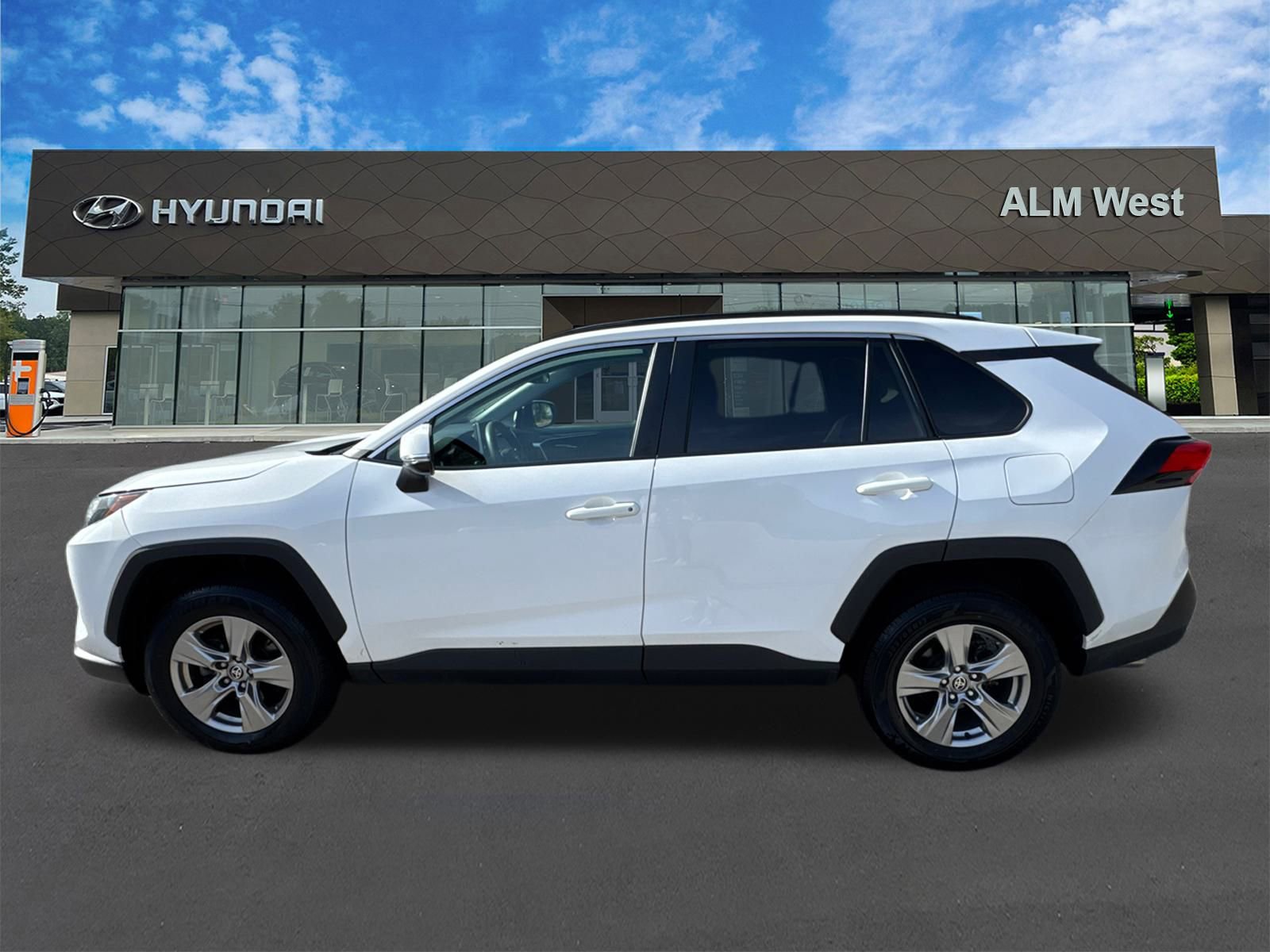 Used 2023 Toyota RAV4 XLE image 8