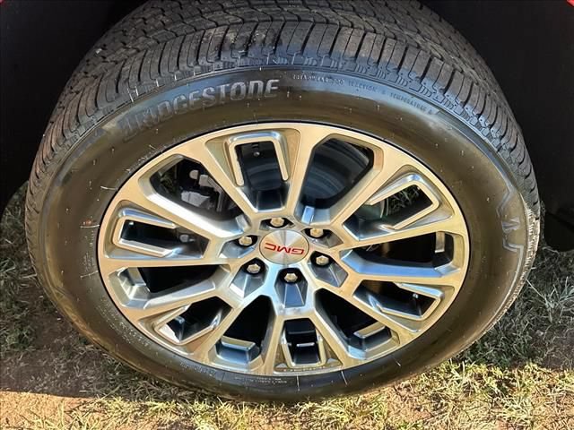 New 2026 GMC Yukon XL Denali w/ Denali Reserve Package AWD/4WD image 16