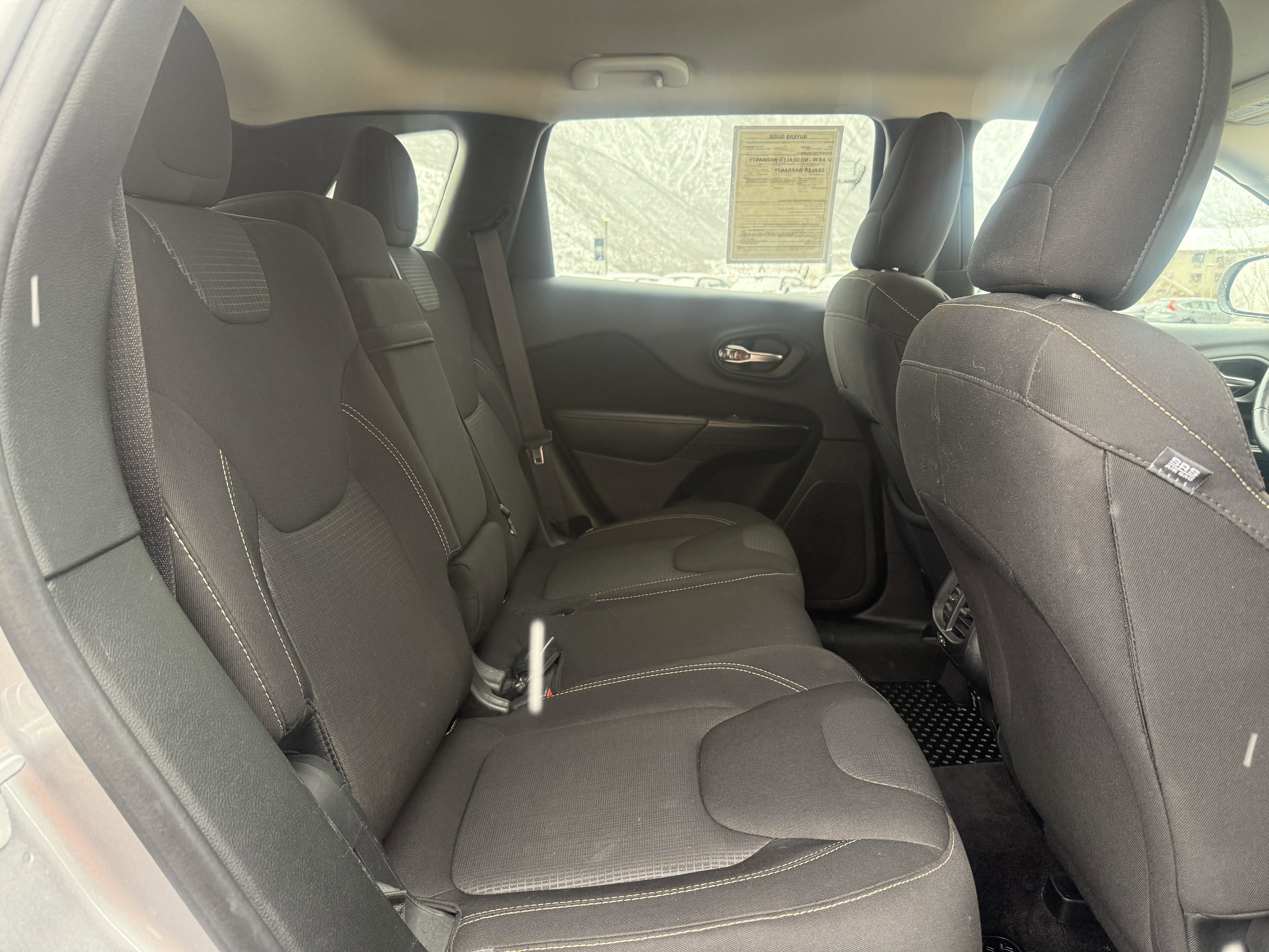 Used 2017 Jeep Cherokee Latitude w/ Cold Weather Group image 36