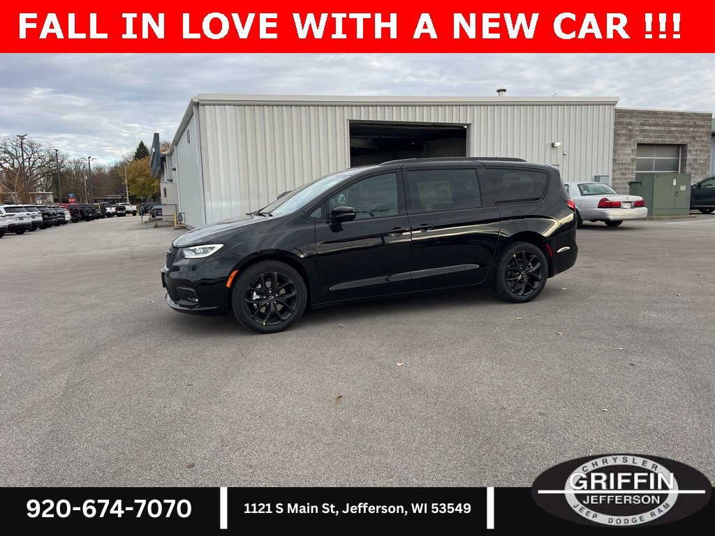 New 2026 Chrysler Pacifica Select w/ S Appearance Package