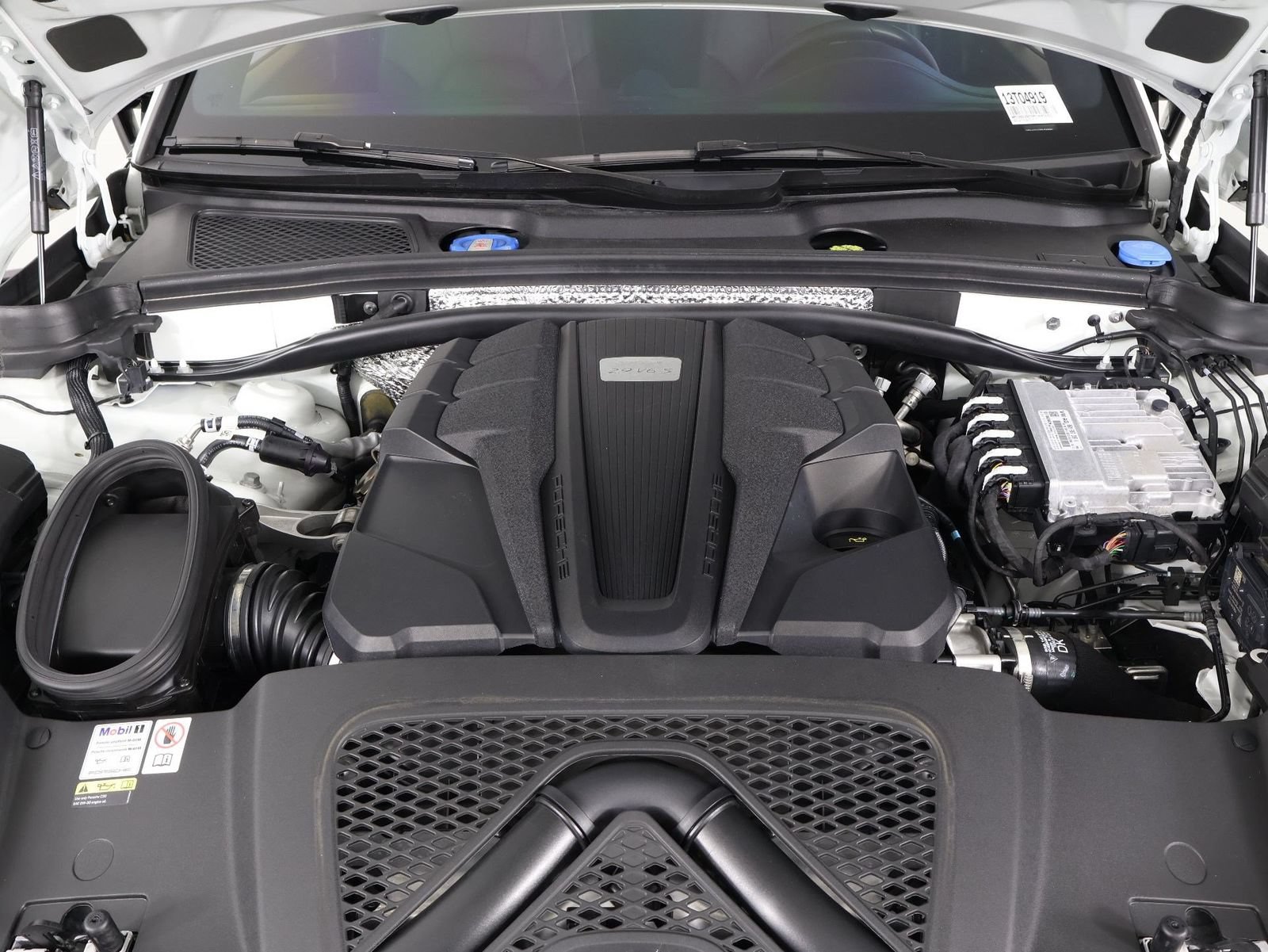 Certified 2023 Porsche Macan S AWD/4WD image 26