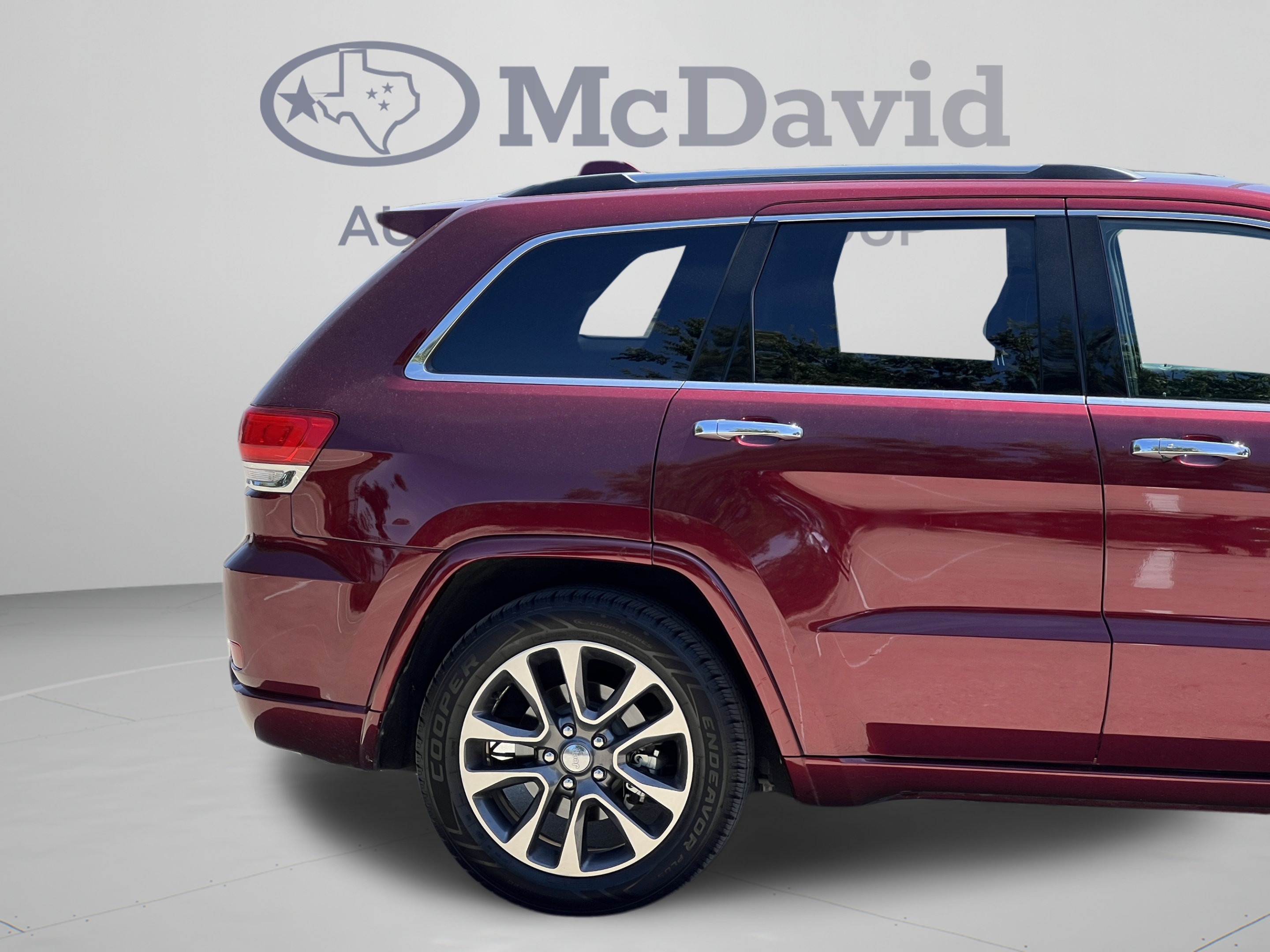 Used 2018 Jeep Grand Cherokee Overland AWD/4WD image 32