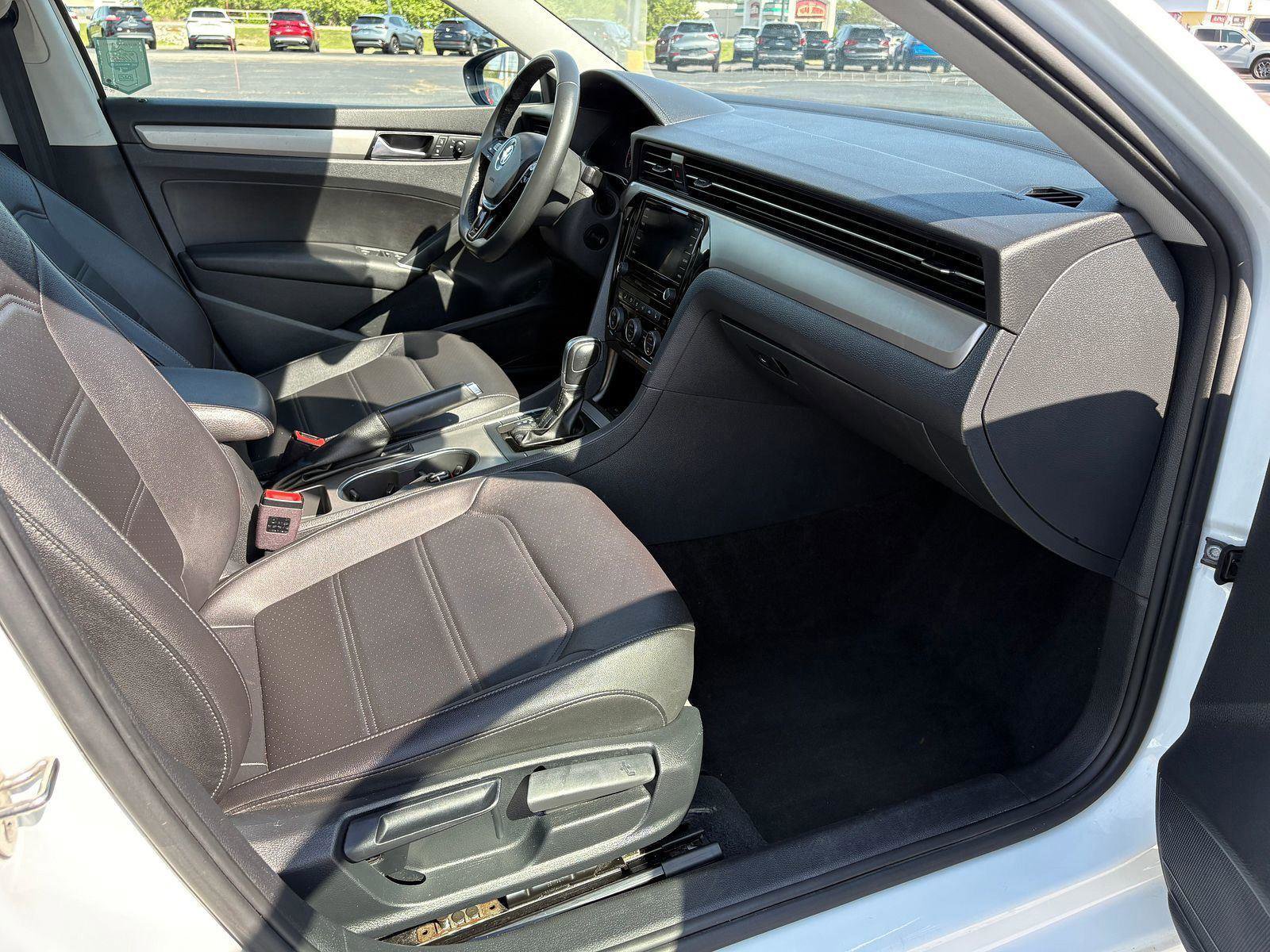 Used 2021 Volkswagen Passat 2.0T SE FWD image 10