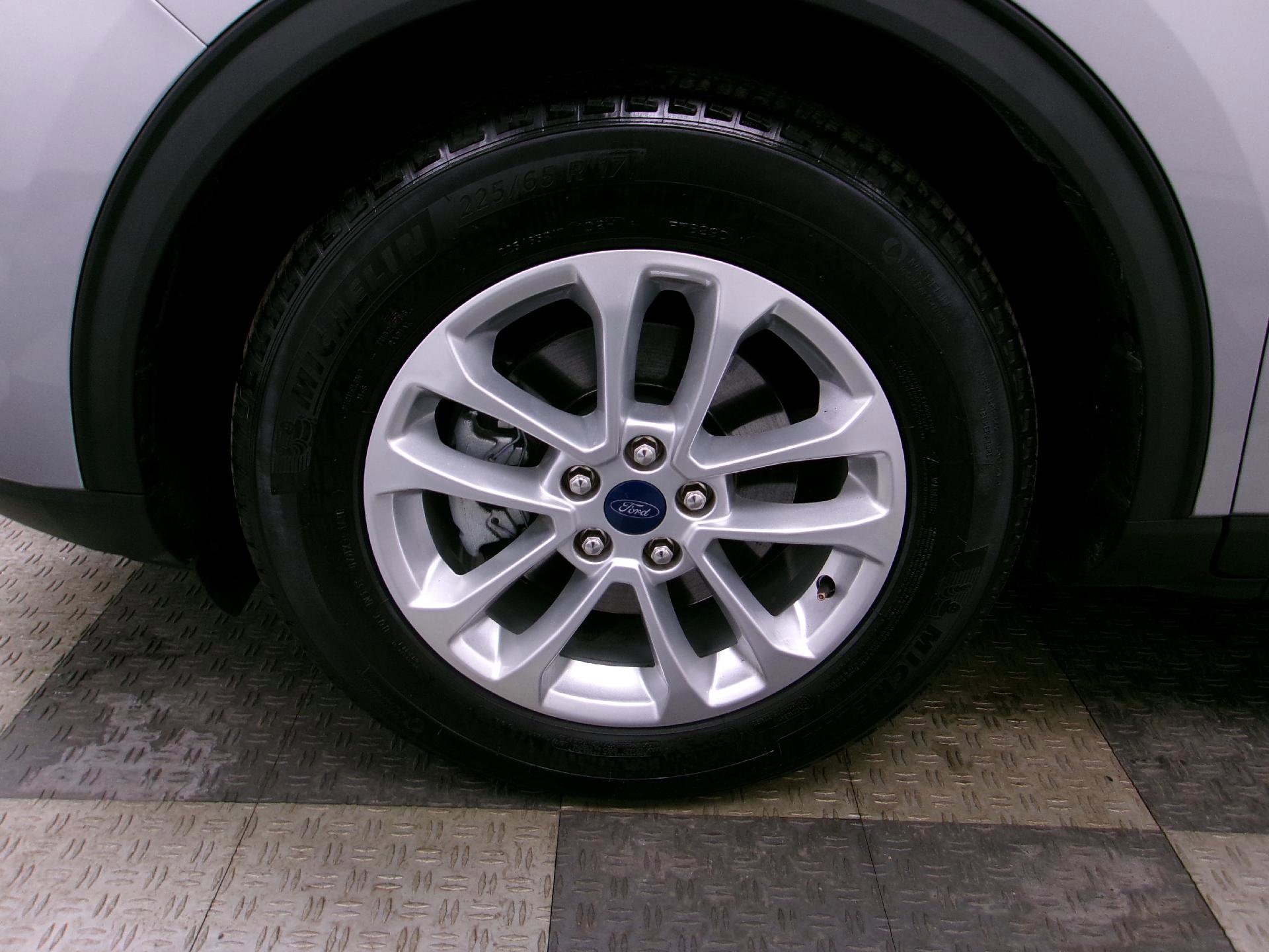 Used 2021 Ford Escape SE image 16