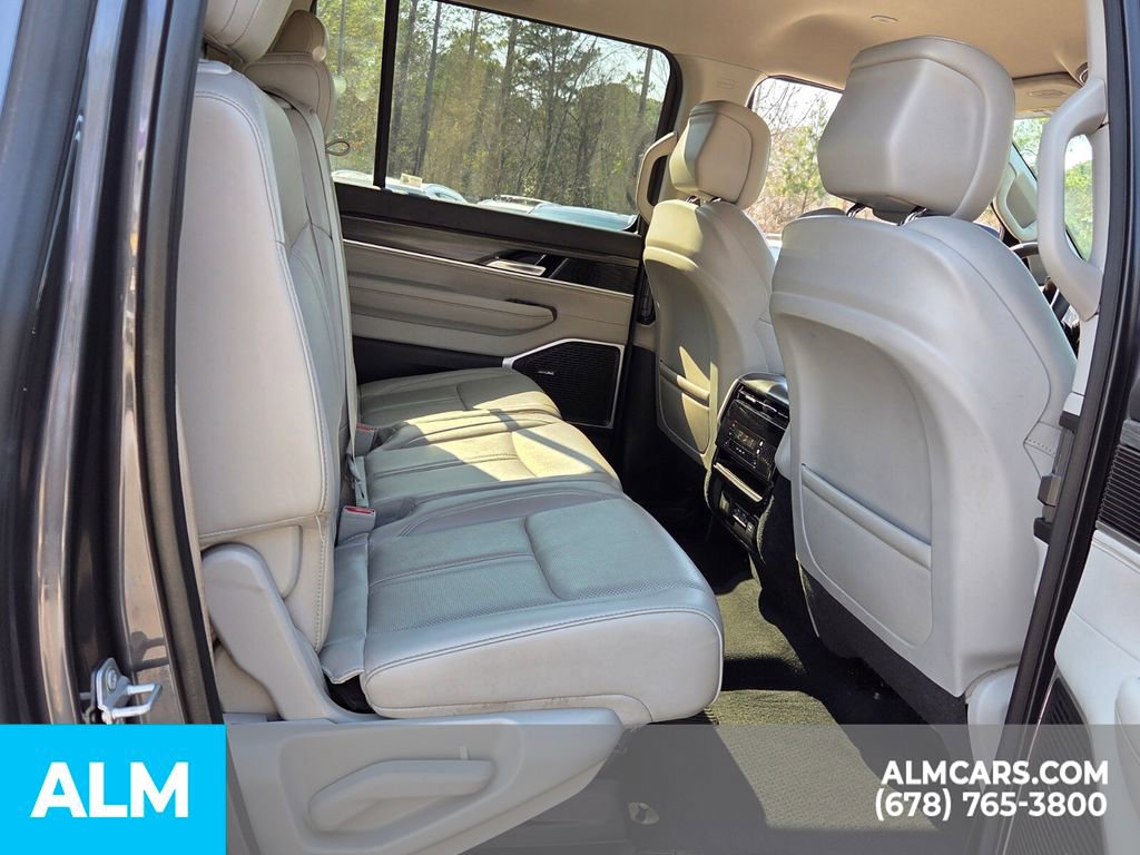 Used 2023 Jeep Wagoneer L Series III w/ Preferred Equipment Group image 16