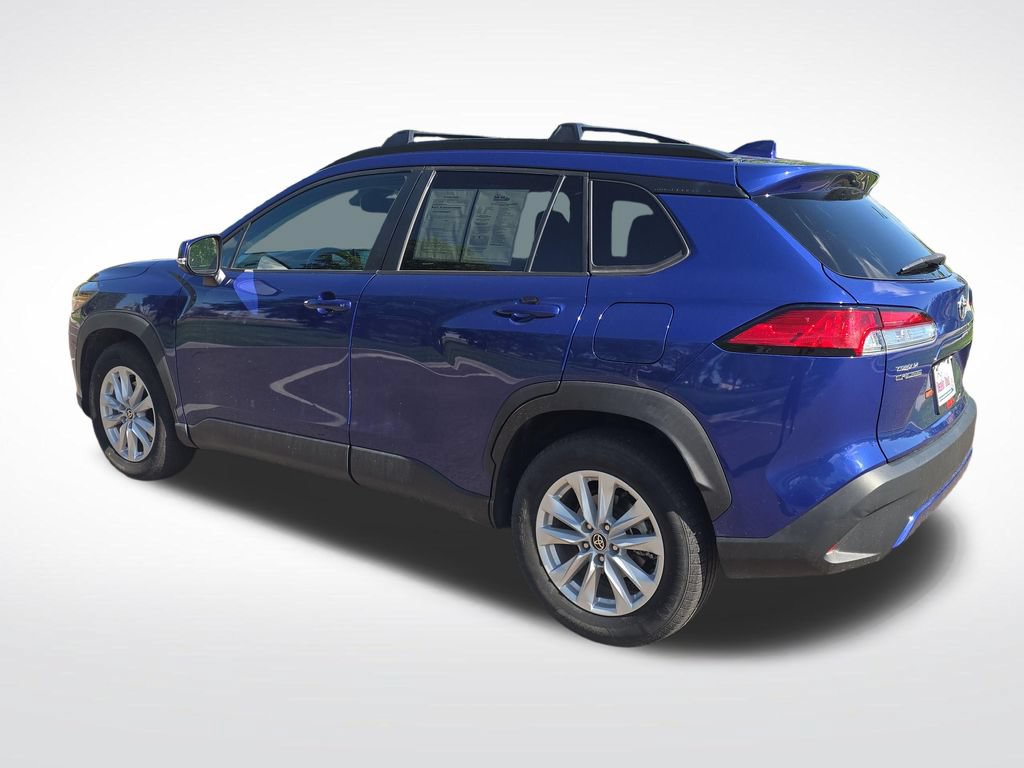 Used 2022 Toyota Corolla Cross LE w/ Moonroof Package AWD/4WD image 3