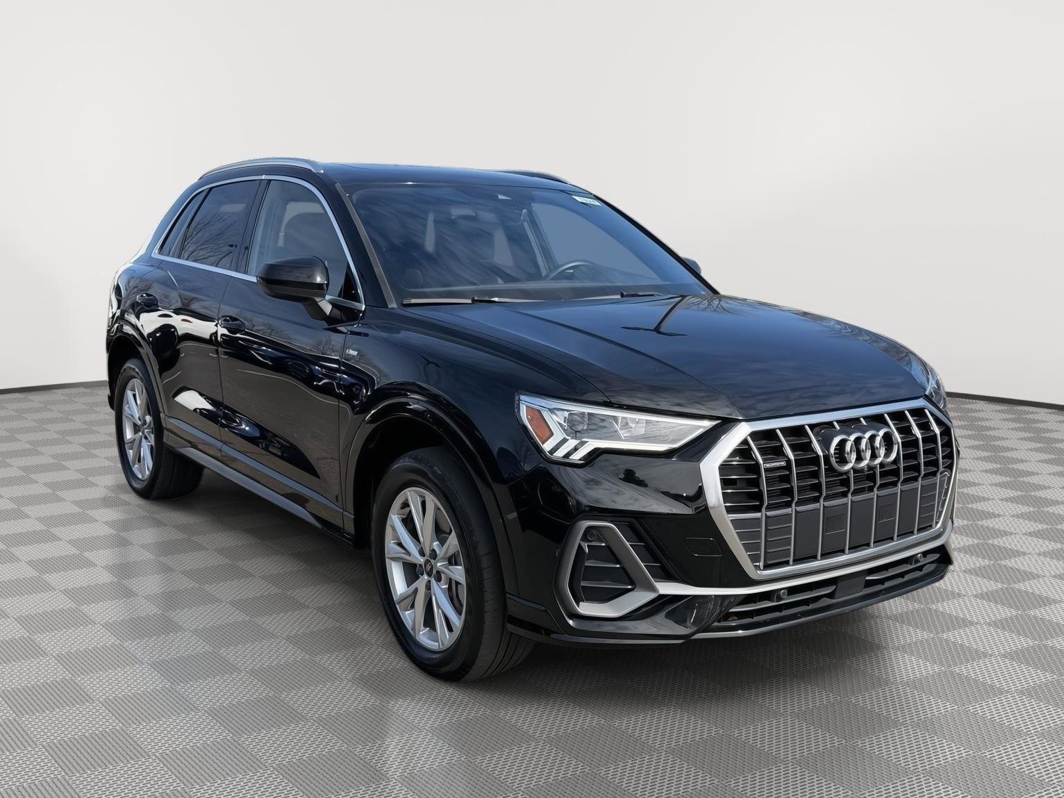 Used 2023 Audi Q3 2.0T Premium Plus w/ Premium Plus Package image 3
