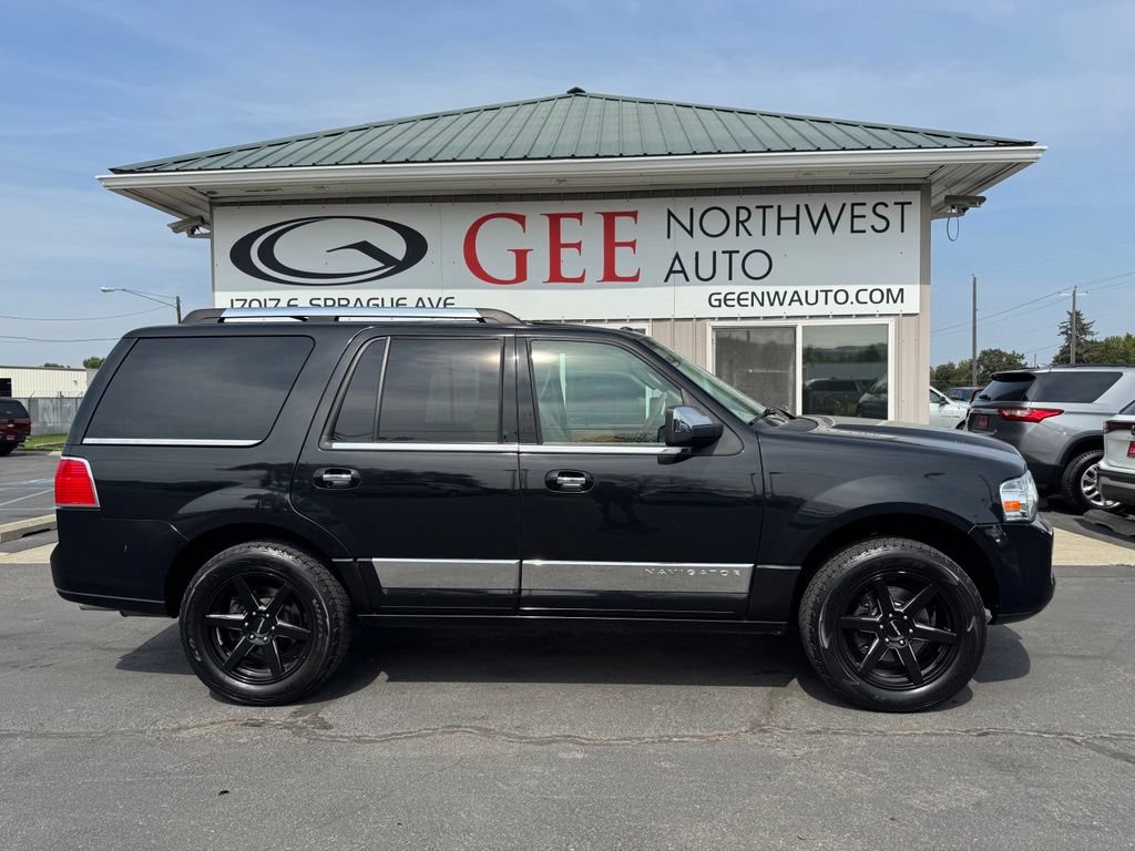 Used 2010 Lincoln Navigator 4WD image 2