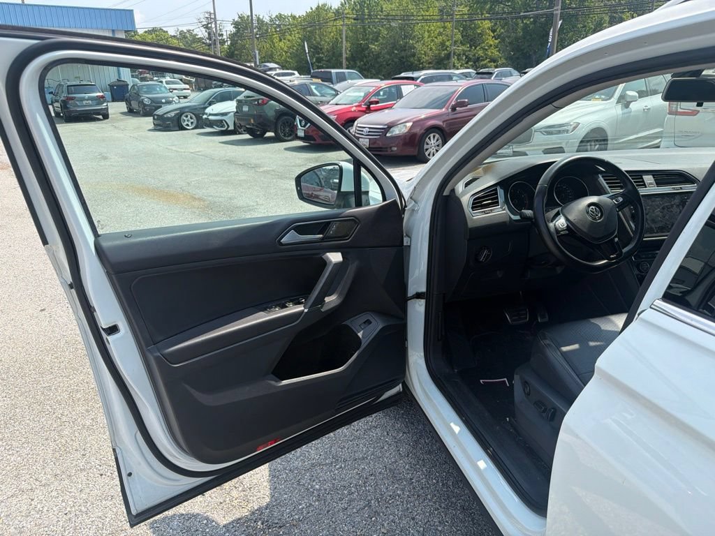 Used 2018 Volkswagen Tiguan SE AWD/4WD image 13