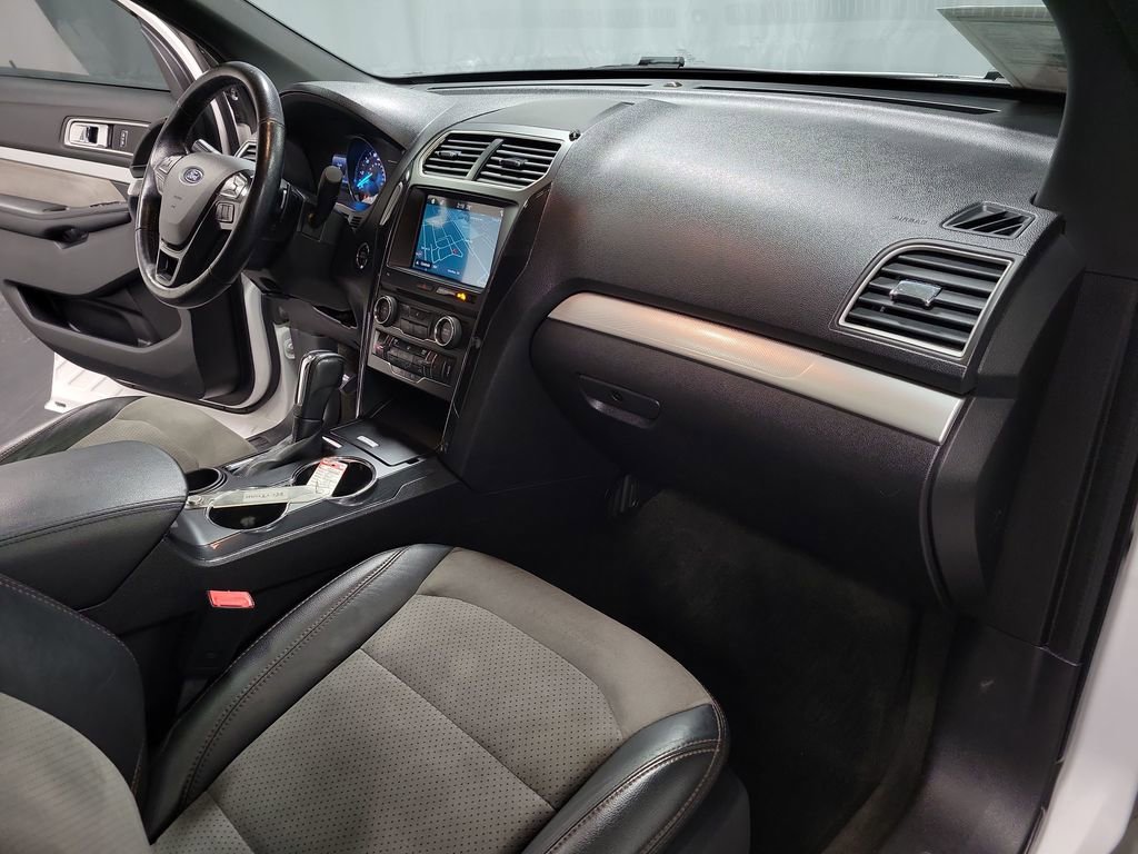 Used 2017 Ford Explorer XLT w/ Equipment Group 202A image 25