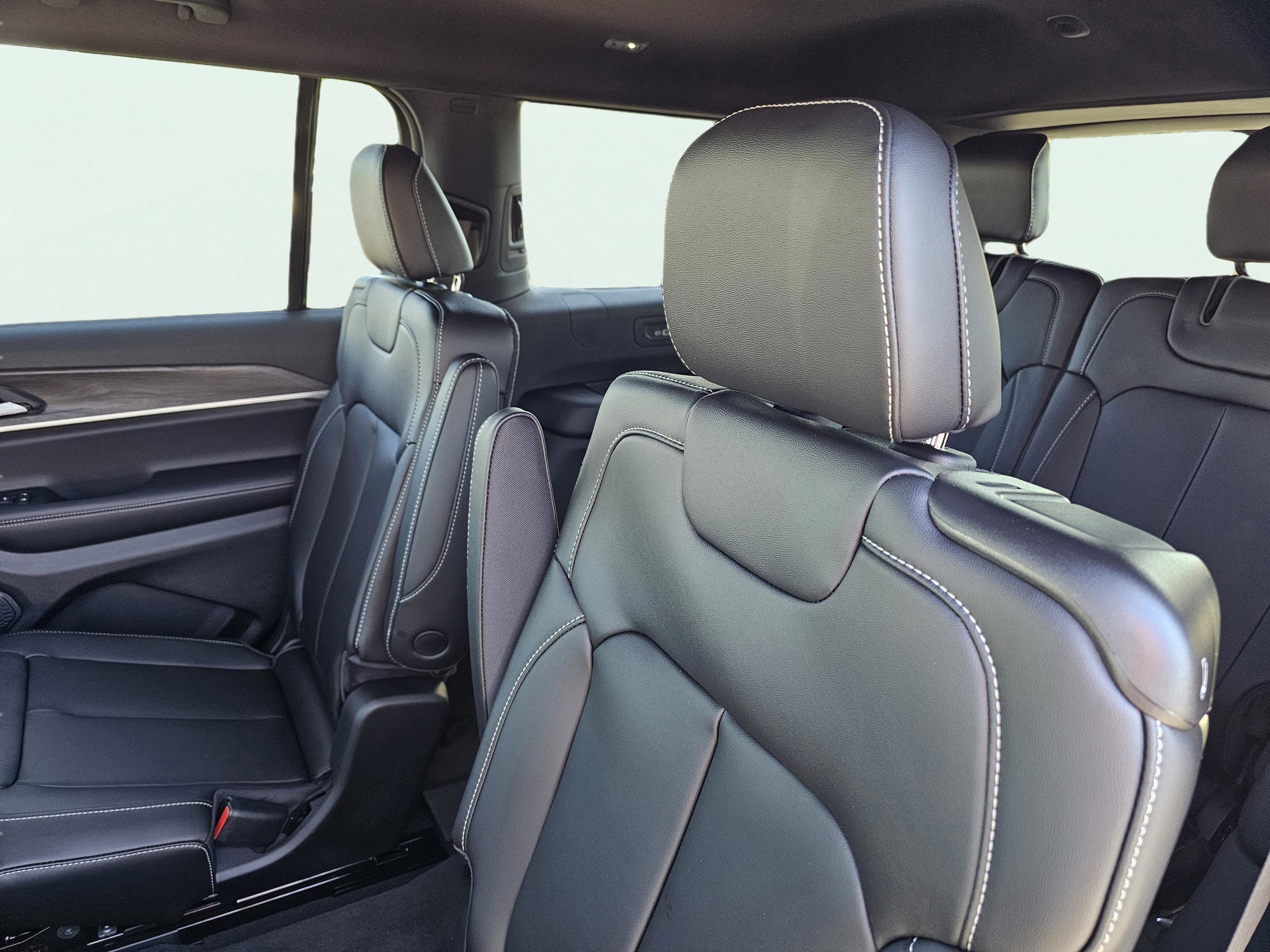 New 2025 Jeep Grand Cherokee L Limited w/ Black Appearance Package image 32