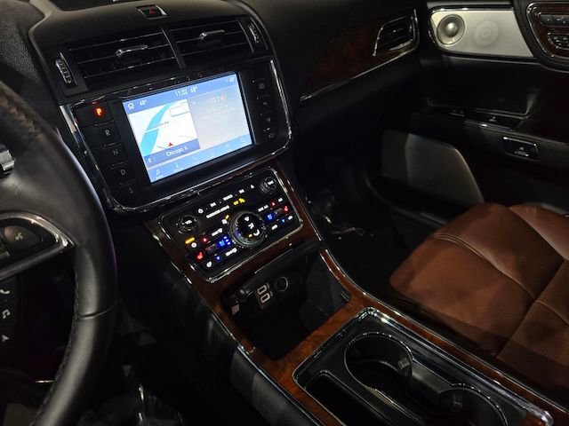 Used 2020 Lincoln Continental Reserve w/ Luxury Package image 28