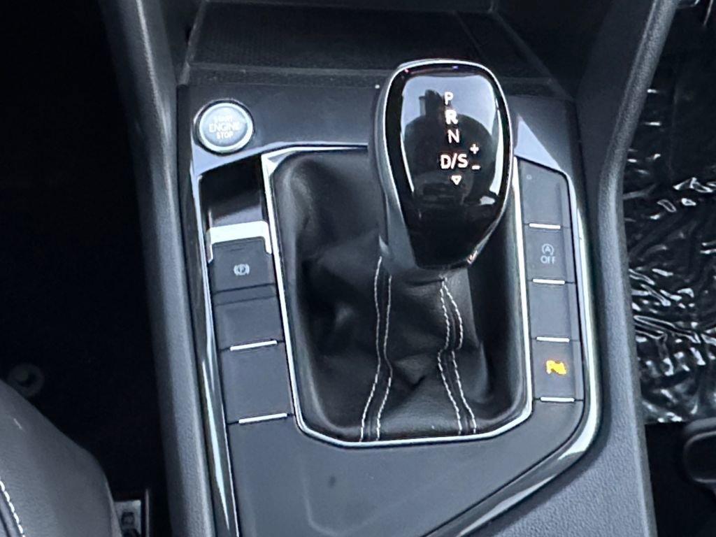 Used 2024 Volkswagen Tiguan SE R-Line image 17