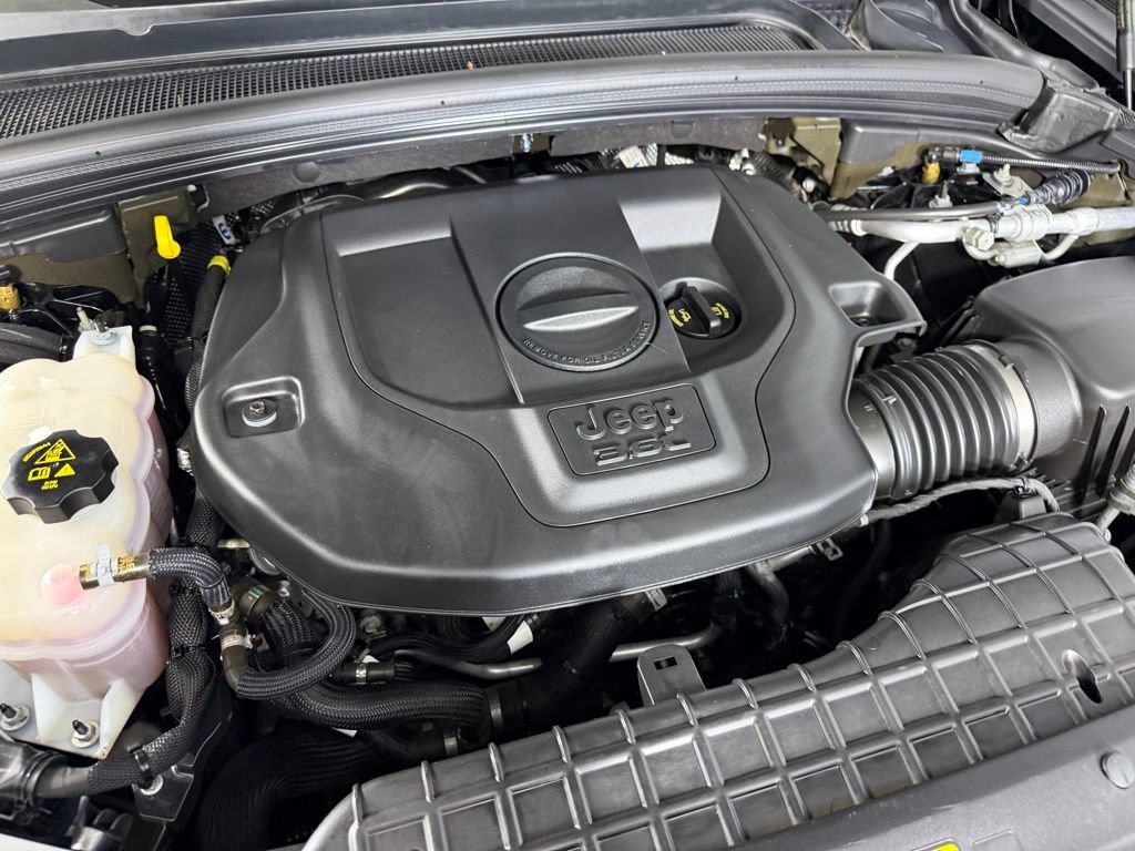 Used 2021 Jeep Grand Cherokee L Summit w/ Advanced Protech Group IV AWD/4WD image 32