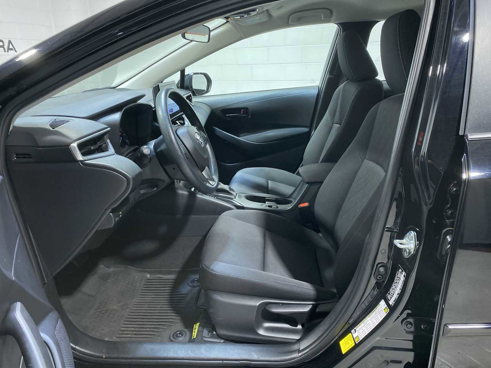 Used 2023 Toyota Corolla LE image 2