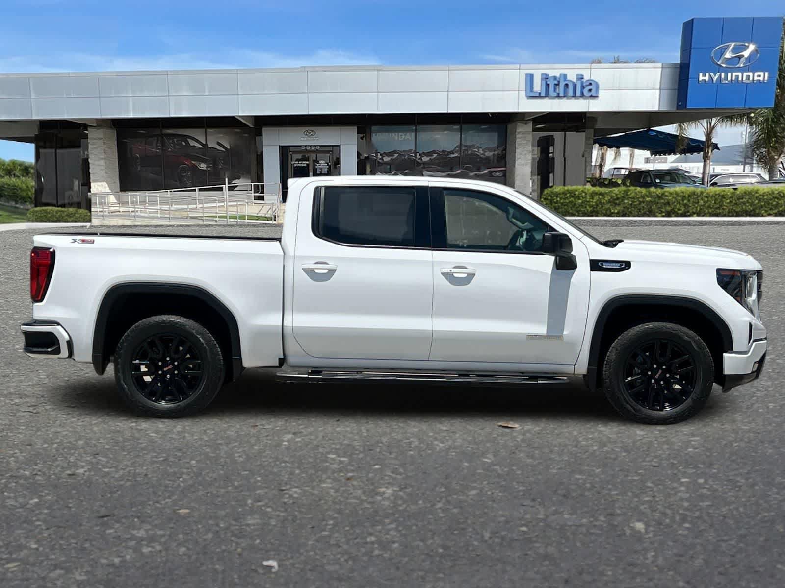 Used 2024 GMC Sierra 1500 Elevation w/ X31 Off-Road Package AWD/4WD image 9