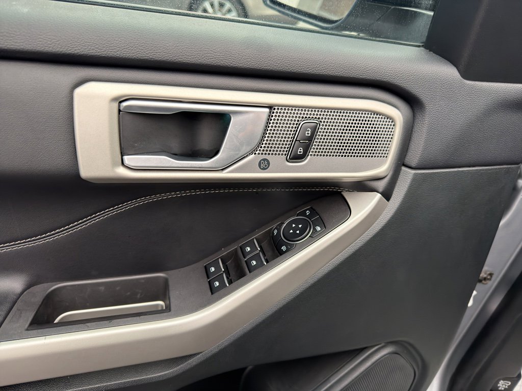 Used 2023 Ford Explorer Limited image 17