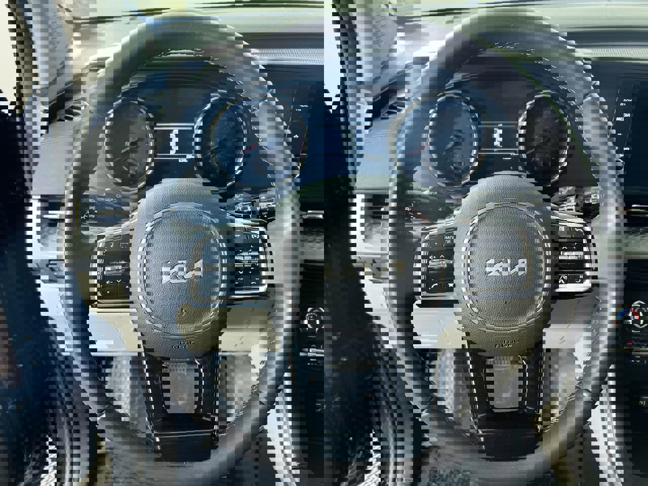 Certified 2024 Kia Carnival LX image 15