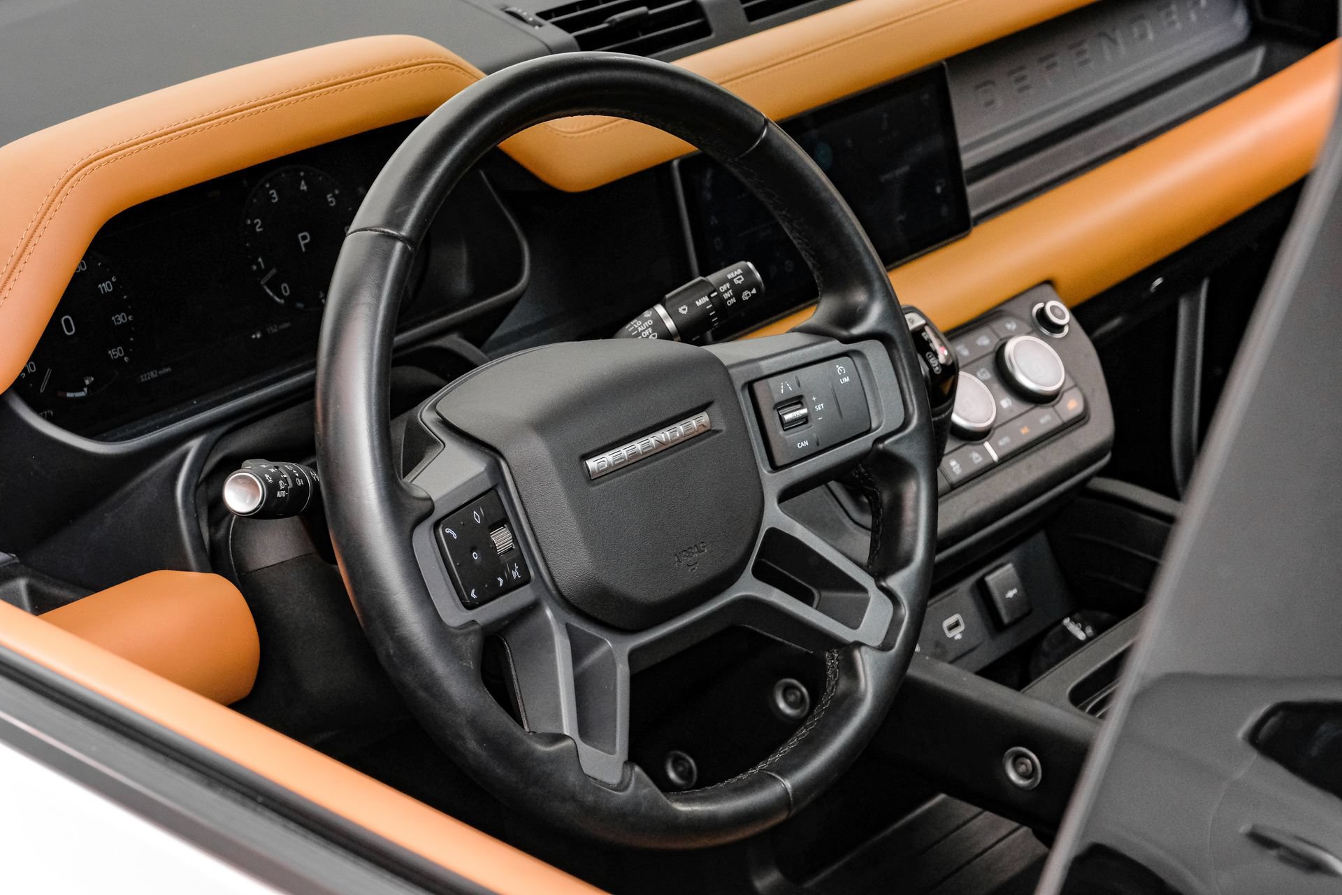 Used 2023 Land Rover Defender 110 X-Dynamic SE AWD/4WD image 18