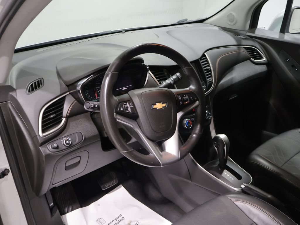 Used 2018 Chevrolet Trax LT w/ LT Convenience Package AWD/4WD image 15