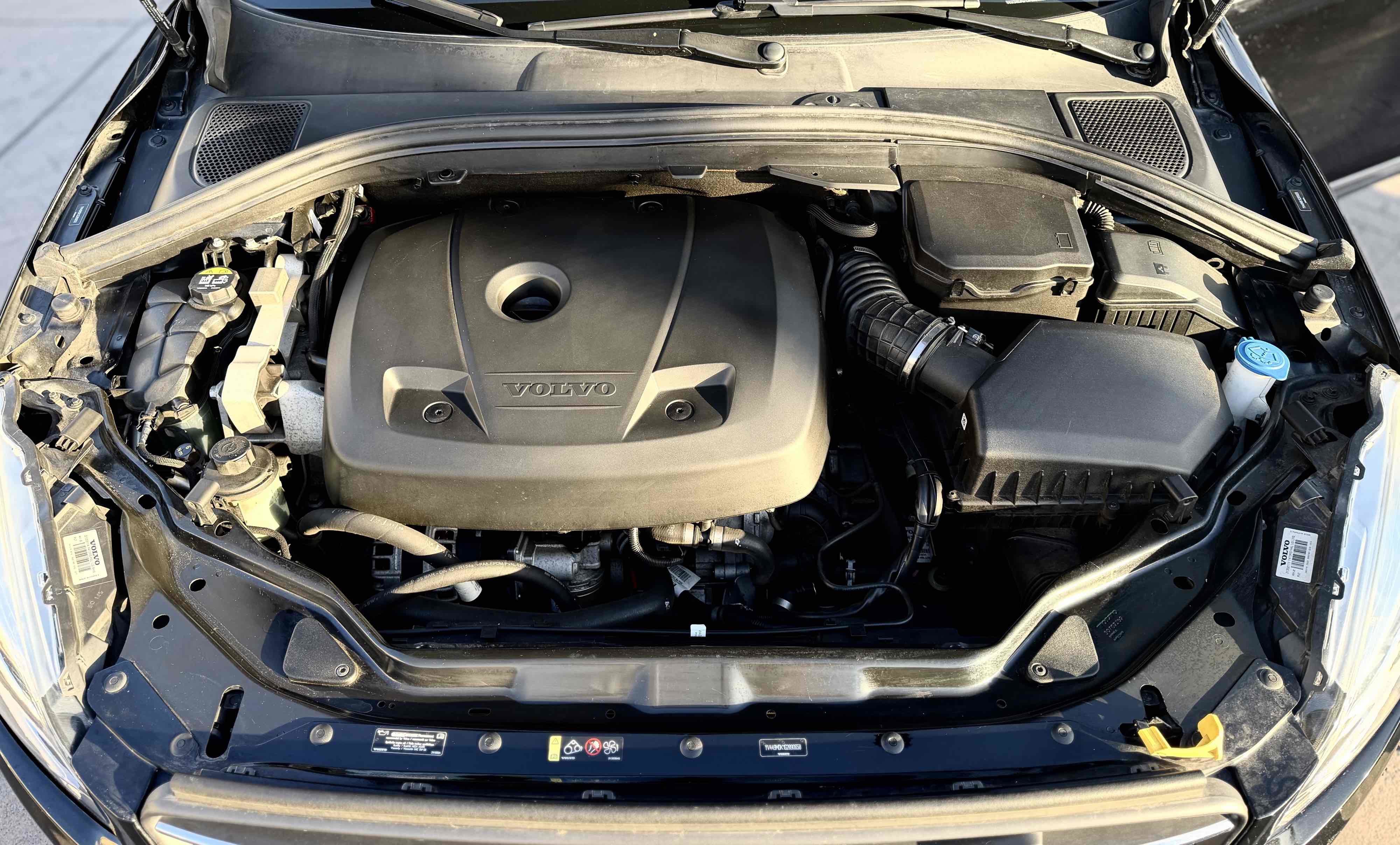 Used 2016 Volvo XC60 T6 FWD image 32