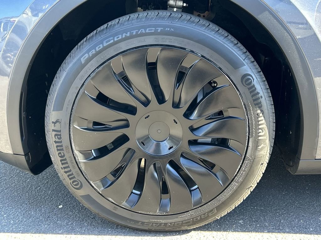 Used 2023 Tesla Model Y 2WD image 32