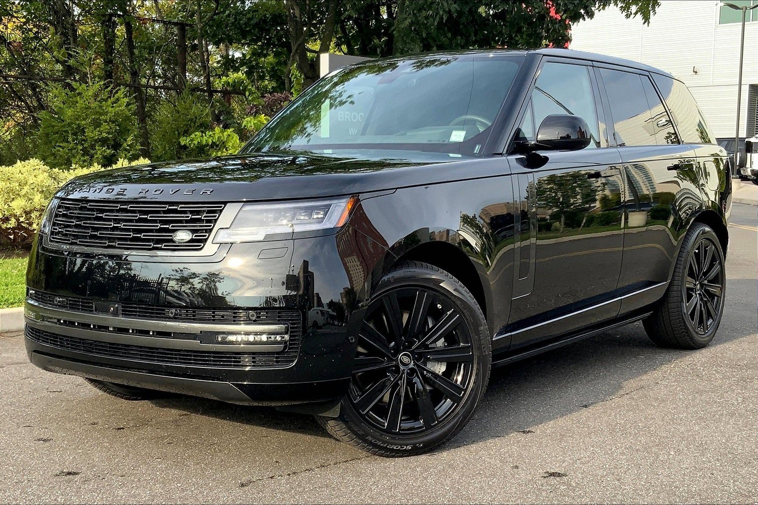 New 2025 Land Rover Range Rover SE