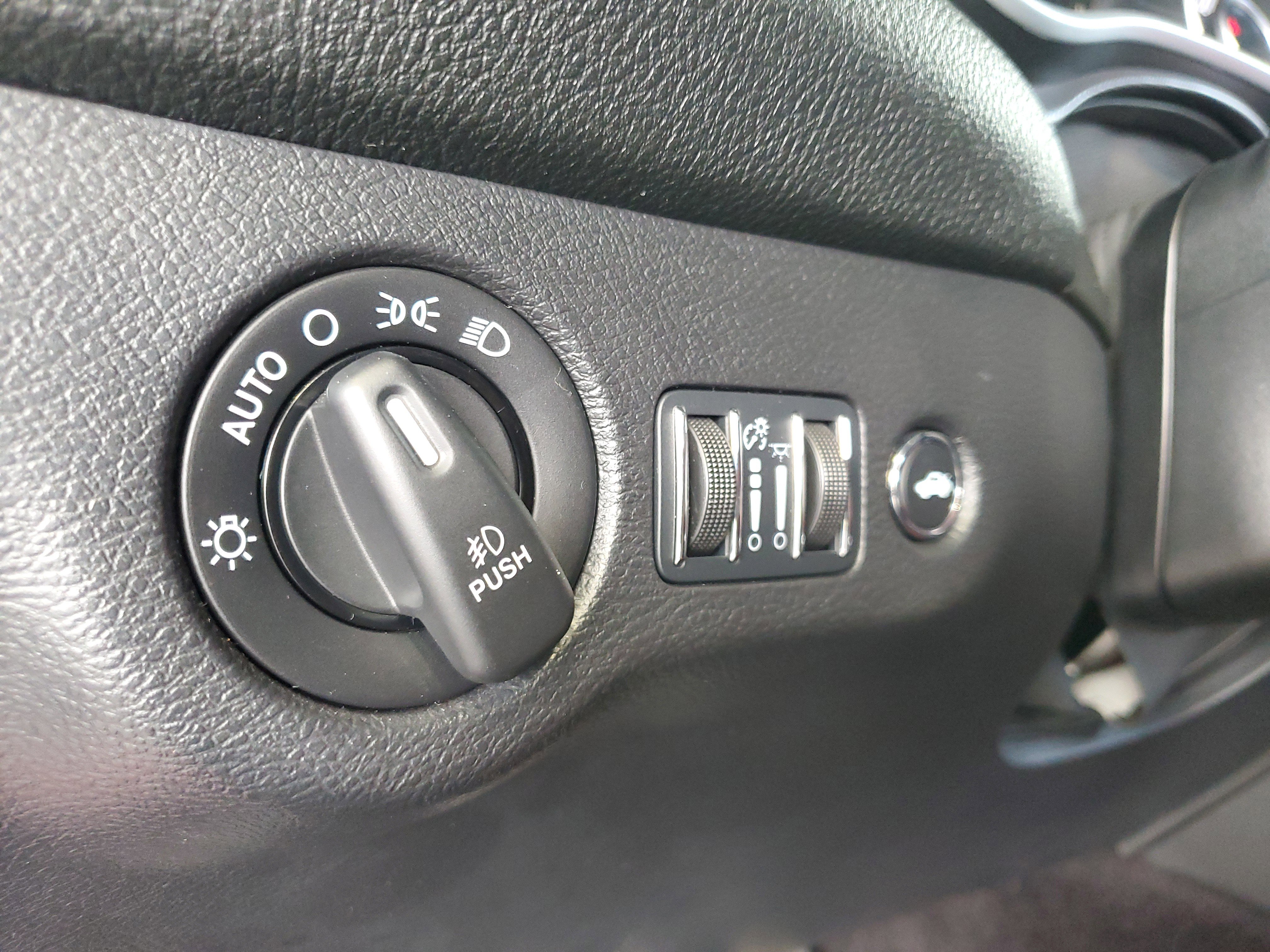 Used 2016 Dodge Challenger R/T Scat Pack w/ Leather Interior Group RWD image 20