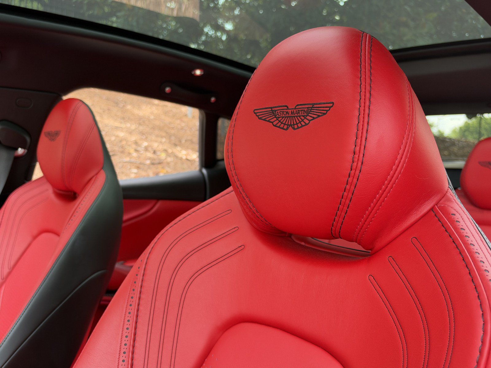 Used 2021 Aston Martin DBX AWD/4WD image 5