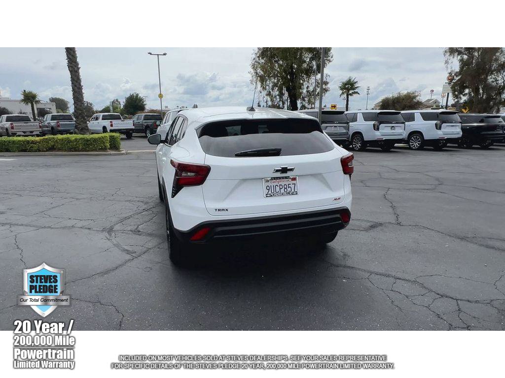 Certified 2025 Chevrolet Trax RS w/ Driver Confidence Package FWD image 9