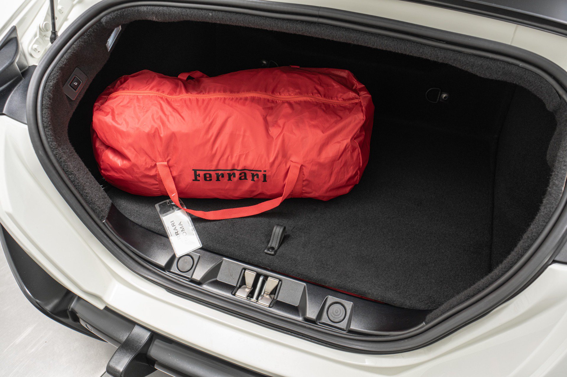 Used 2022 Ferrari Roma RWD image 19
