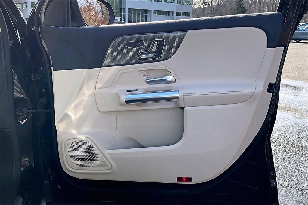 Certified 2022 Mercedes-Benz GLA 250 4MATIC image 19