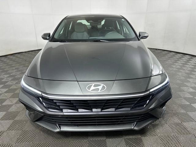 Certified 2025 Hyundai Elantra SE w/ Cargo Package image 8