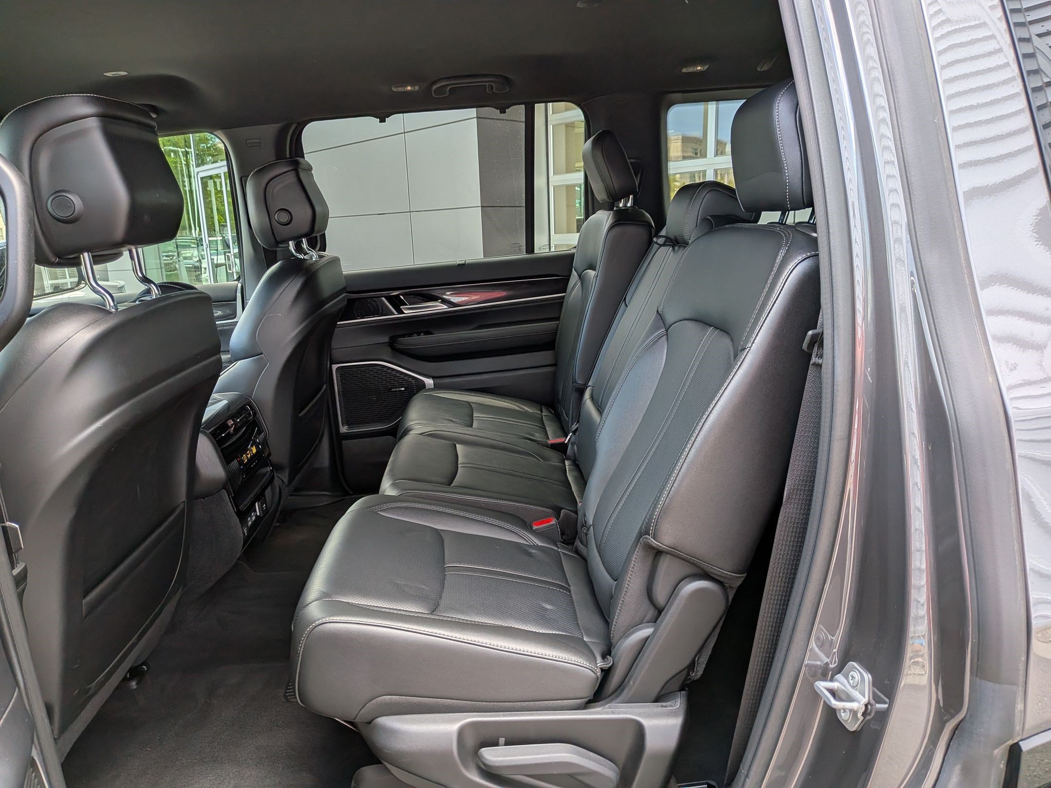 Used 2023 Jeep Wagoneer 4WD w/ Convenience Group I image 27