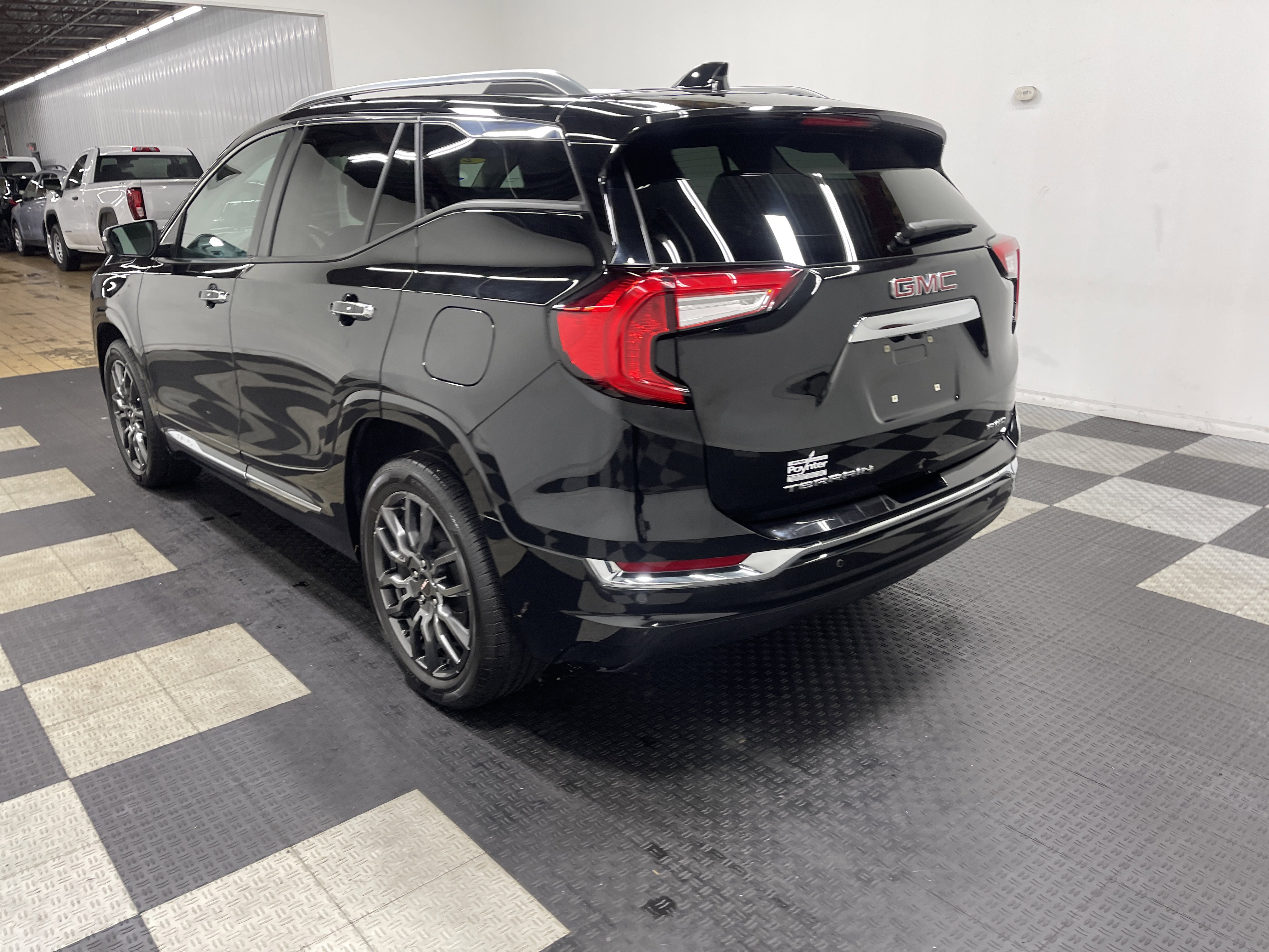 Used 2023 GMC Terrain Denali w/ Black Diamond Edition AWD/4WD image 2