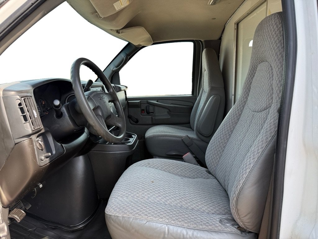 Used 2007 GMC Savana 3500 RWD image 9