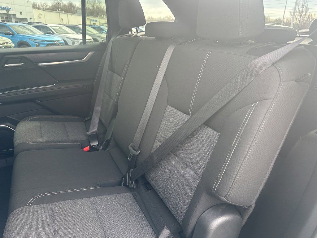 Used 2025 GMC Acadia Elevation image 12