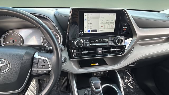 Used 2023 Toyota Highlander XLE FWD image 10