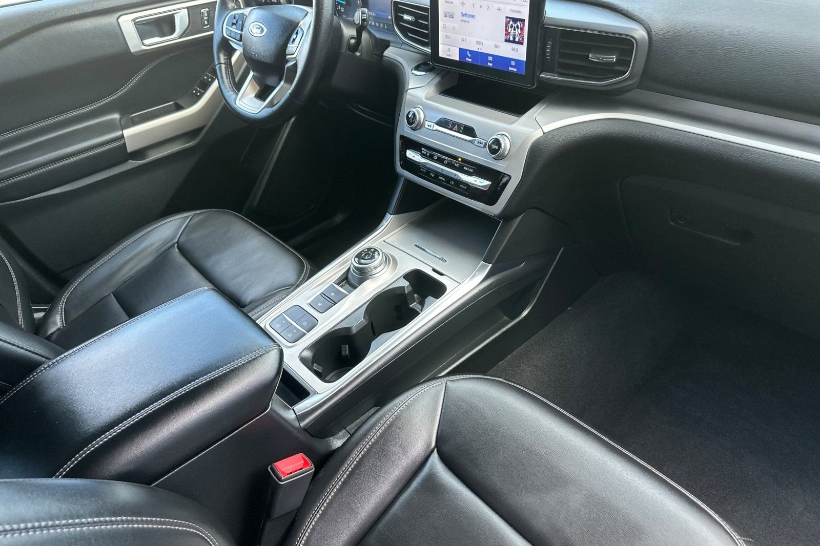 Used 2023 Ford Explorer XLT w/ Equipment Group 202A image 17