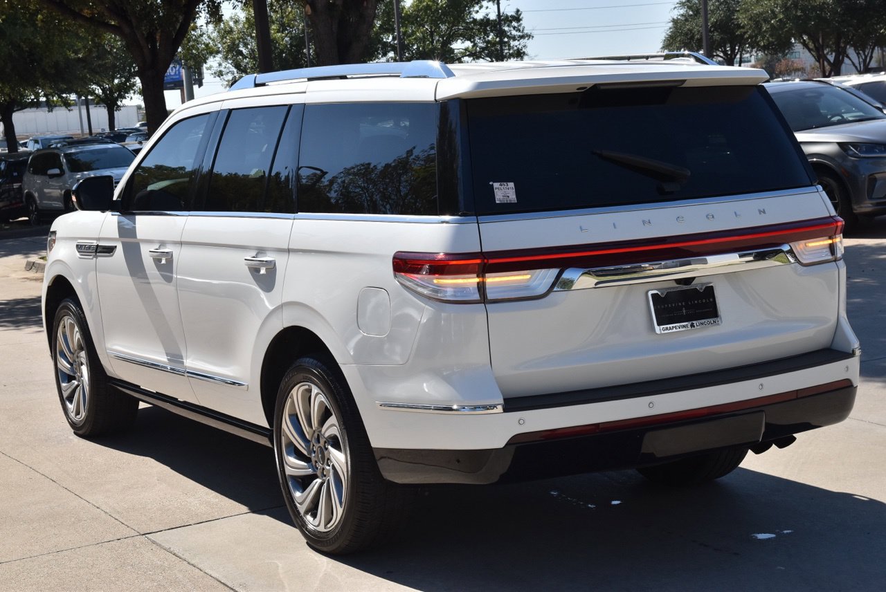 Used 2023 Lincoln Navigator 2WD image 10