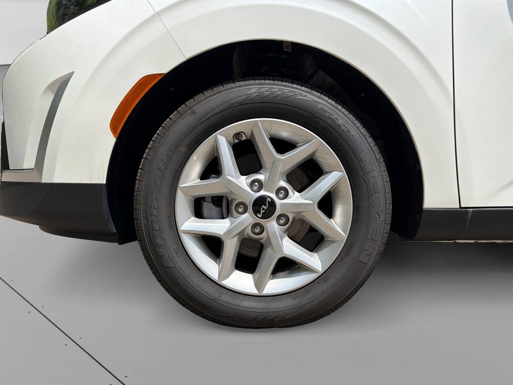 Used 2025 Kia Soul LX w/ LX Technology Package FWD image 30