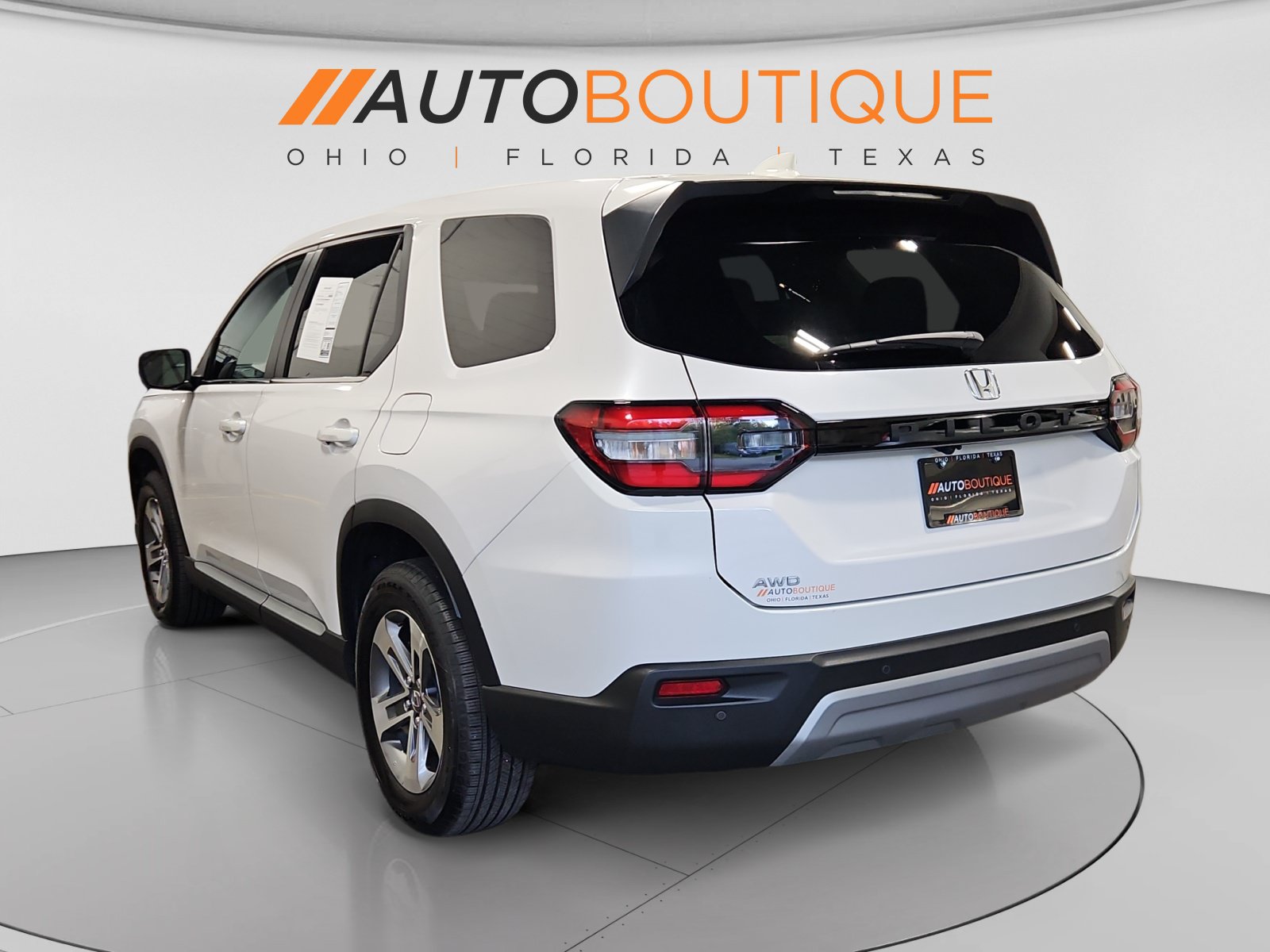 Used 2025 Honda Pilot EX-L image 3