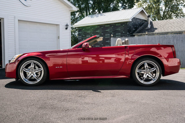 Used 2005 Cadillac XLR RWD image 3